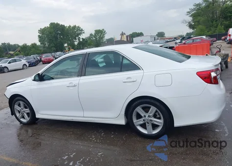 2013 Toyota Camry Se z USA, uszkodzony, nr VIN 4T1BF1FK3DU256262